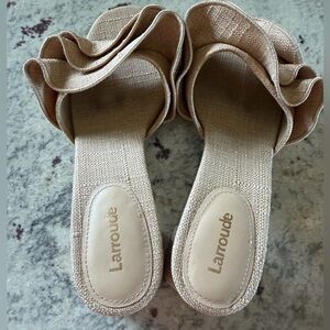 Larroude Beige Low Bridget Heels Designer Women’s Size 8.5 GUC!!!